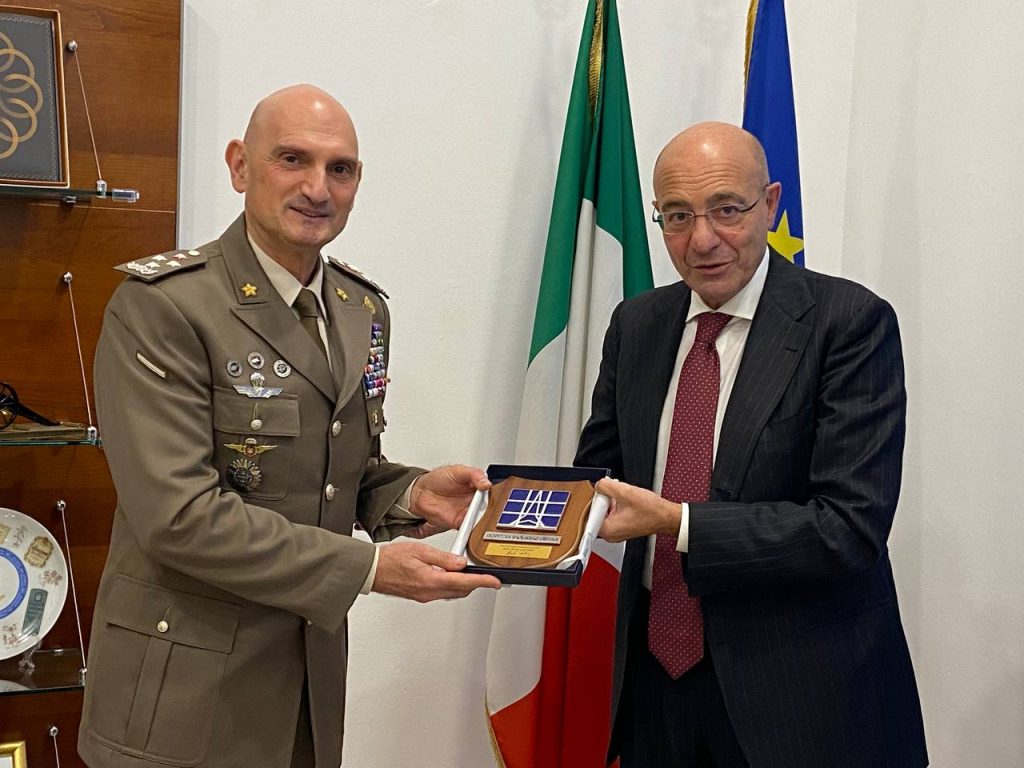 Il Direttore Generale AID, Nicola LATORRE, ha ricevuto il Generale C.A. Portolano, nuovo Segretario Generale della Difesa - 1