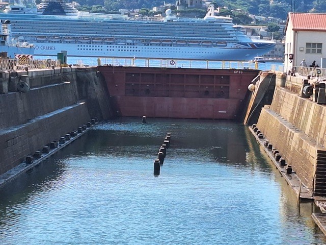 RIPRISTINATA LA BARCAPORTA GP30: L&rsquo;ARSENALE MILITARE DI MESSINA PU&Ograve; TORNARE A UTILIZZARE IL BACINO - 5